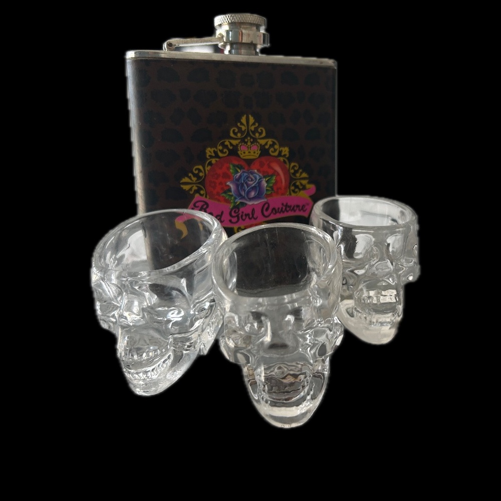 Skull shot glasses with Flask